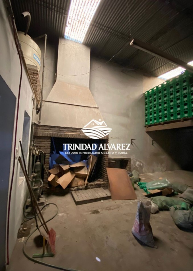 GALPON + SALON COMERCIAL + OFICINA